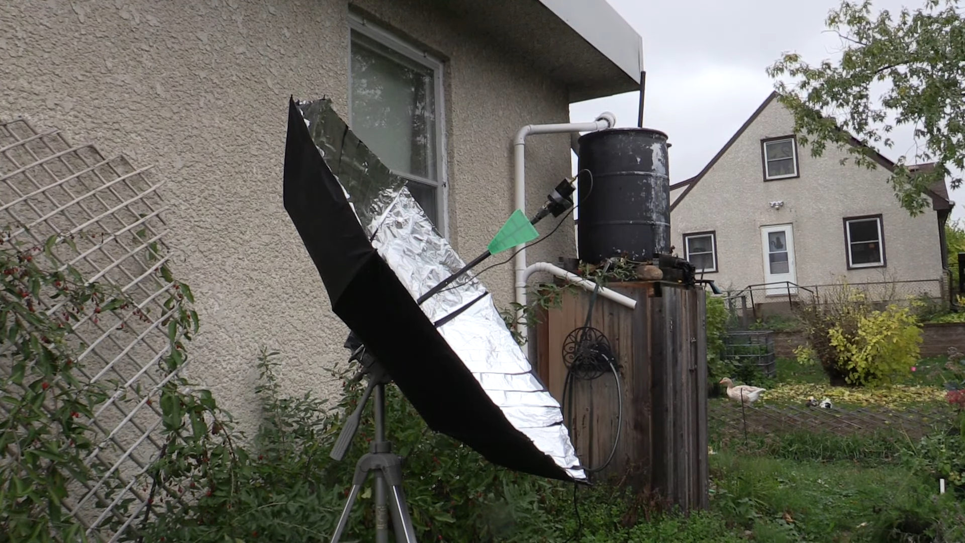 Umbrella Antenna Protects You From Rain, But Not The Way You Think