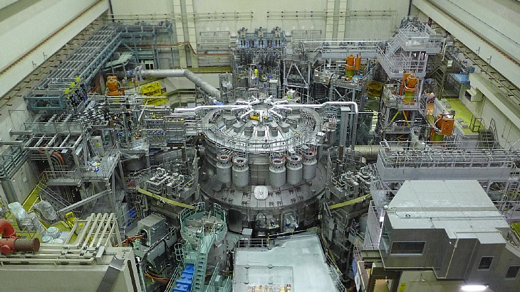 De Japanse JT-60SA genereert het eerste plasma als ‘s werelds grootste supergeleidende Tokamak-fusiereactor