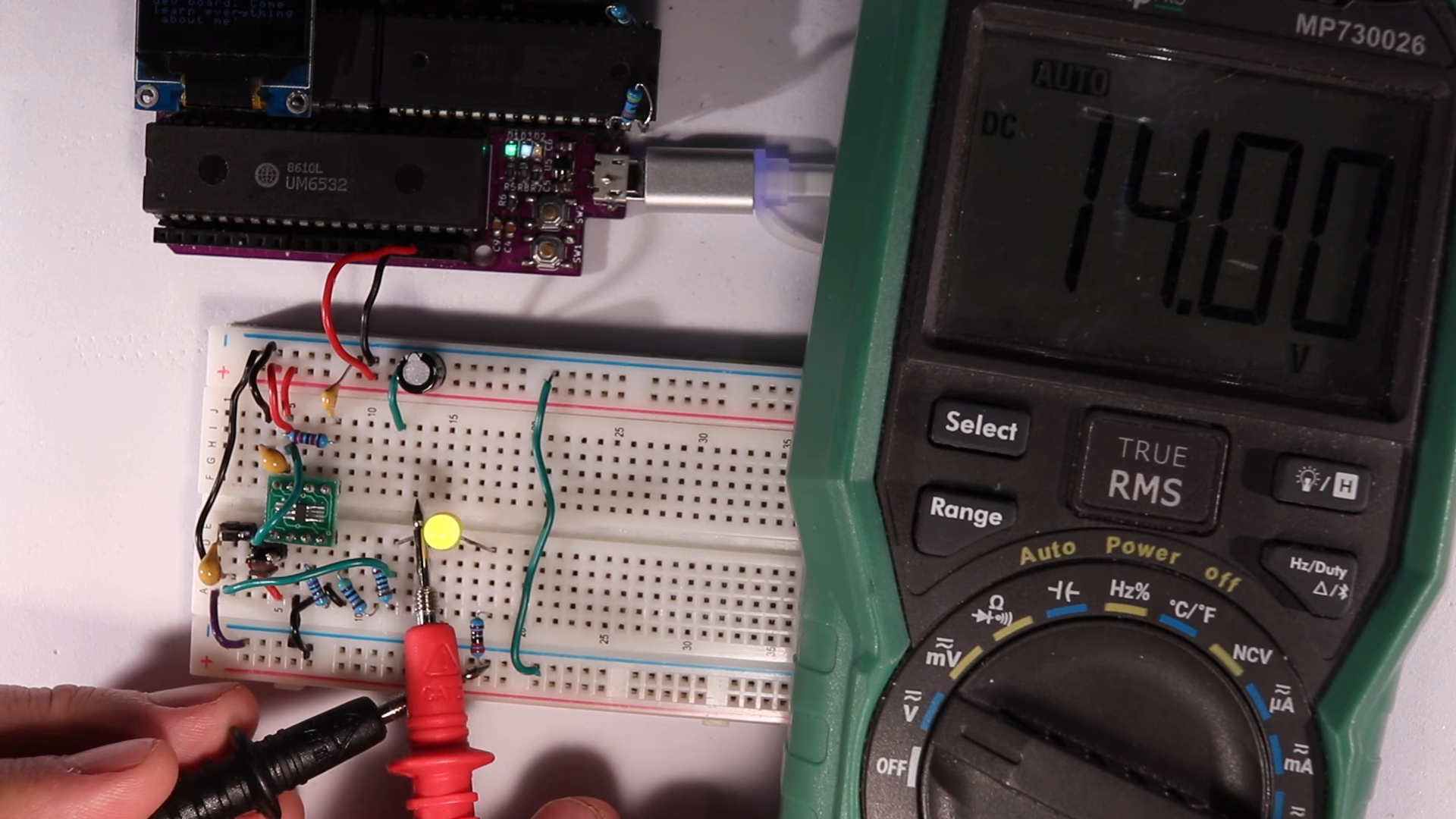 Schakelconverter voor EEPROM-programmeurbelastingen Soldeerloze breadboard