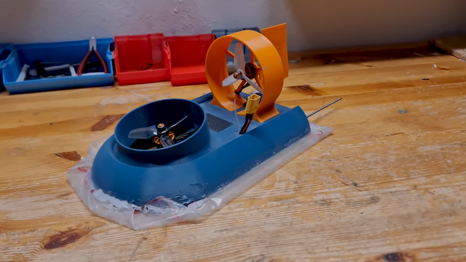 Hotshot’s Mind-blowing 3D Printed Hovercraft Zooms Past Competitors, Leaving Them in Awe