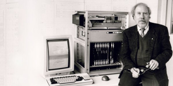 Niklaus Wirth with Personal Computer Lilith that he developed in the 1970ies. (Photo: ETH Zurich)