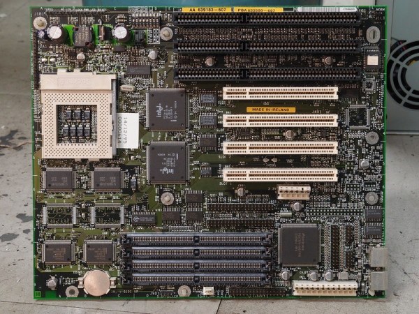 PC AT mainboard with both 16-bit ISA and 32-bit PCI slots. (Credit: htomari, Flickr)