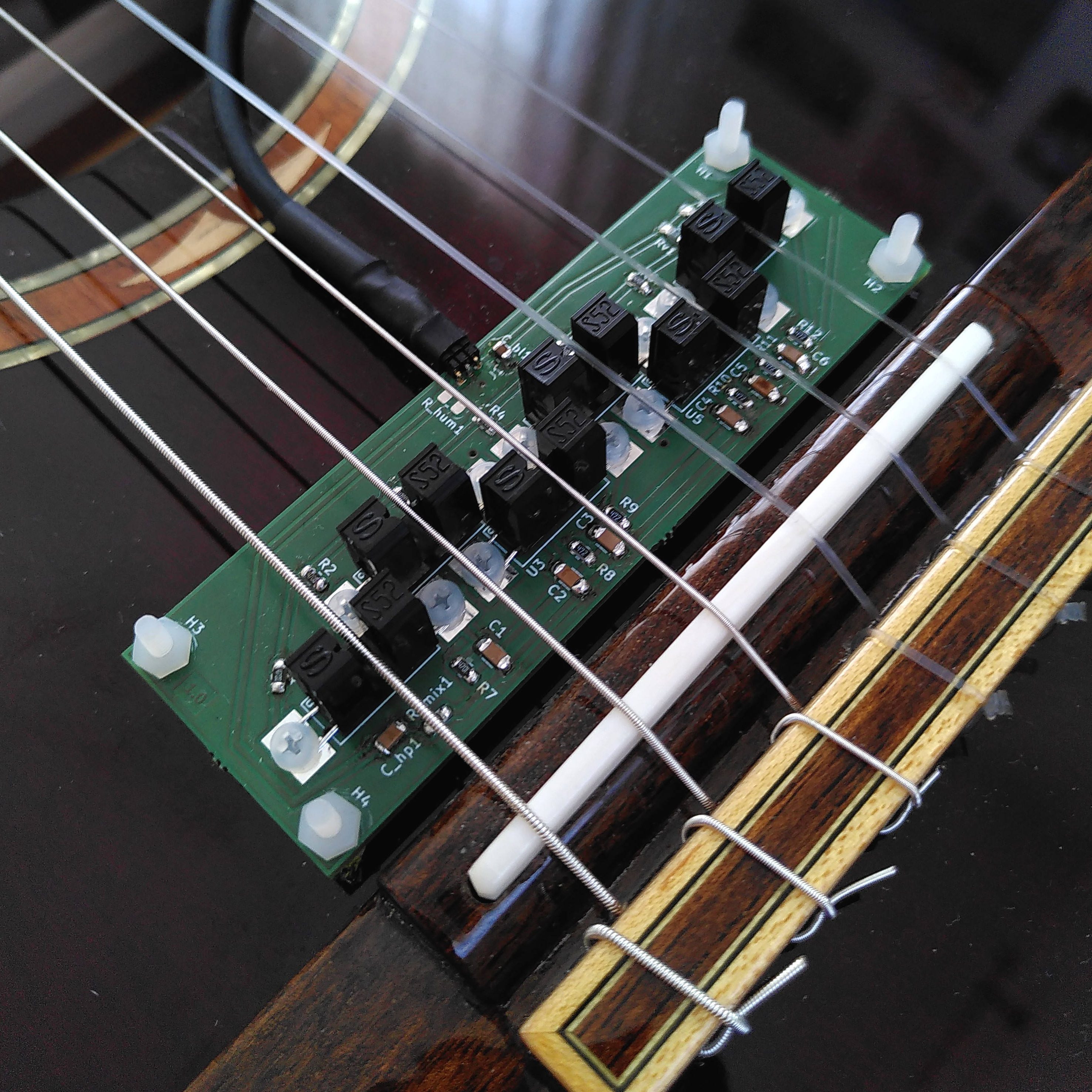 Optical Guitar Pickup Works With Nylon Strings Hackaday