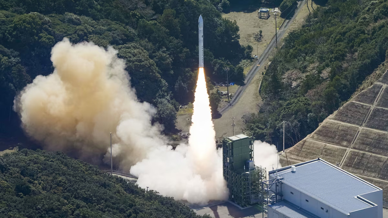 Japan’s First Commercial Rocket Debuts With a Bang