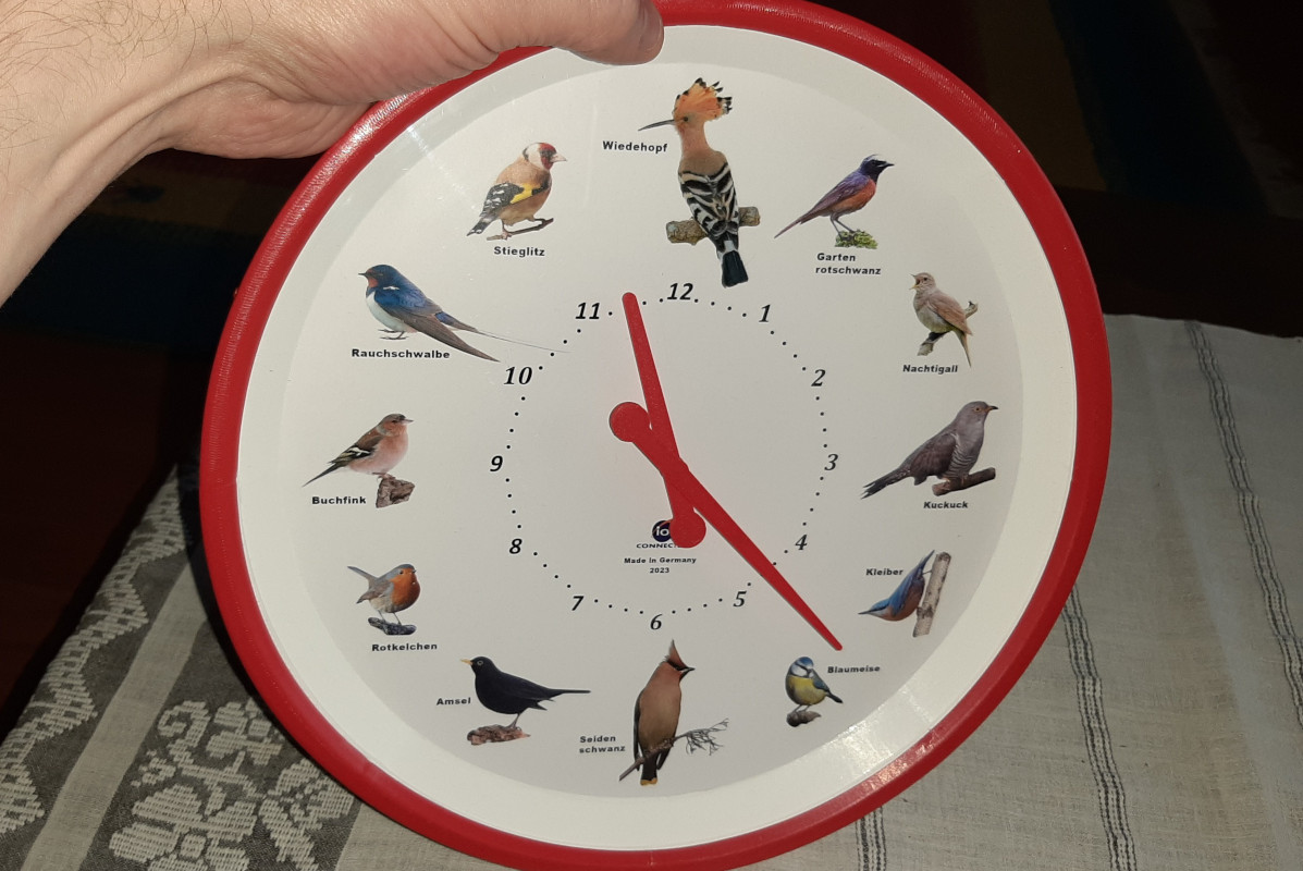 Customizable Bird Clock Sings The Hours By