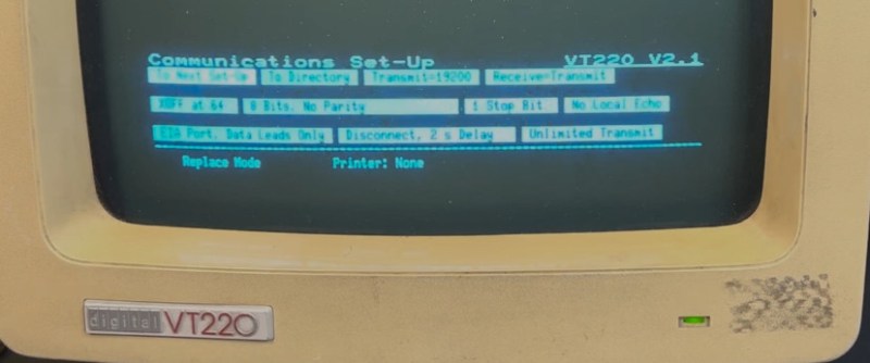 A Look At The DEC VT220, A Proper Serial Terminal | Hackaday