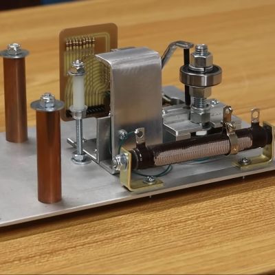 The UE1 tape reader in its nearly finished glory. Note the resistor to regulate the motor speed. (Credit: David Lovett, Usage Electric)