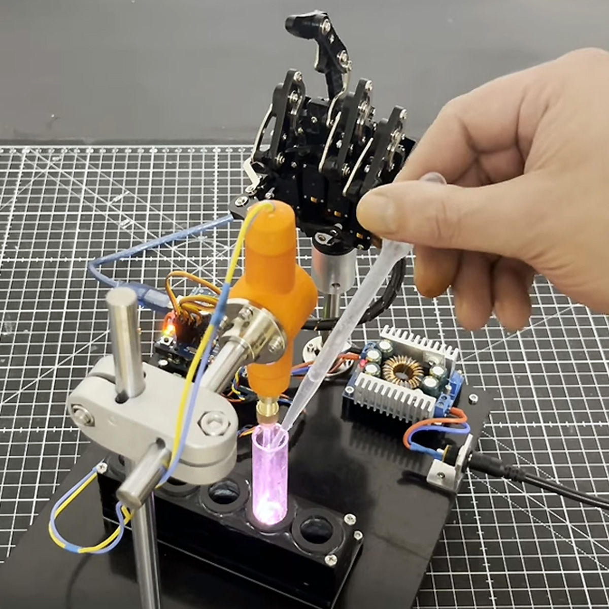Gray Matter On A Chip: Building An Artificial Brain With Luminol