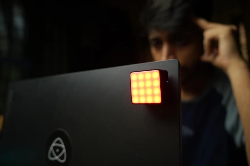 A small mood/busy indicator attached to a laptop.