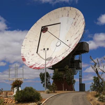 The OTC Station 29.8 meter dish at Carnarvon, Australia, in need of a bit of paint. (Credit: ABC News Australia)