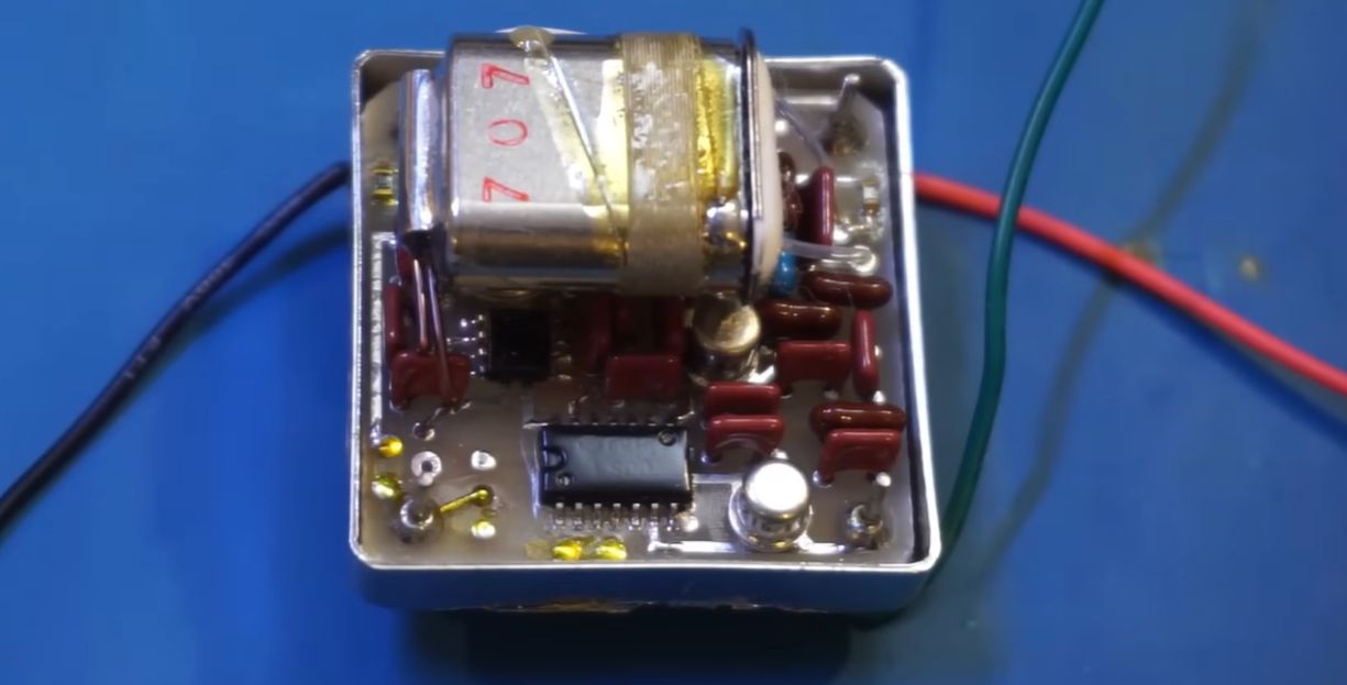 Inside a Vintage Oven Controlled Crystal Oscillator