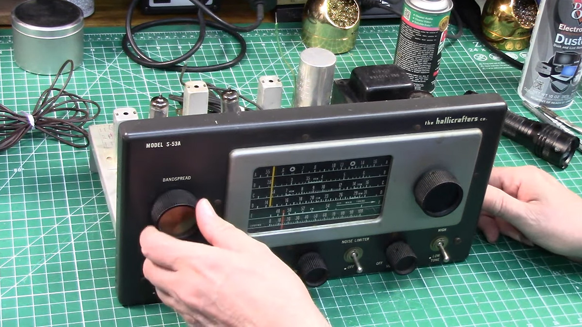 Shortwave Resurrection: A Sticky Switch Fix on a Hallicrafters