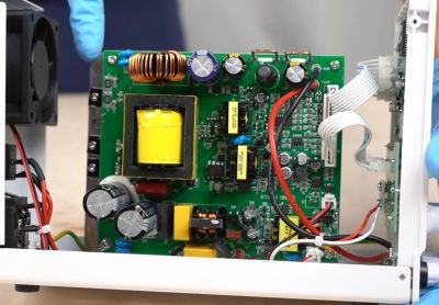 Internals of the cheap bench PSU reviewed by Denki Otaku on YouTube.