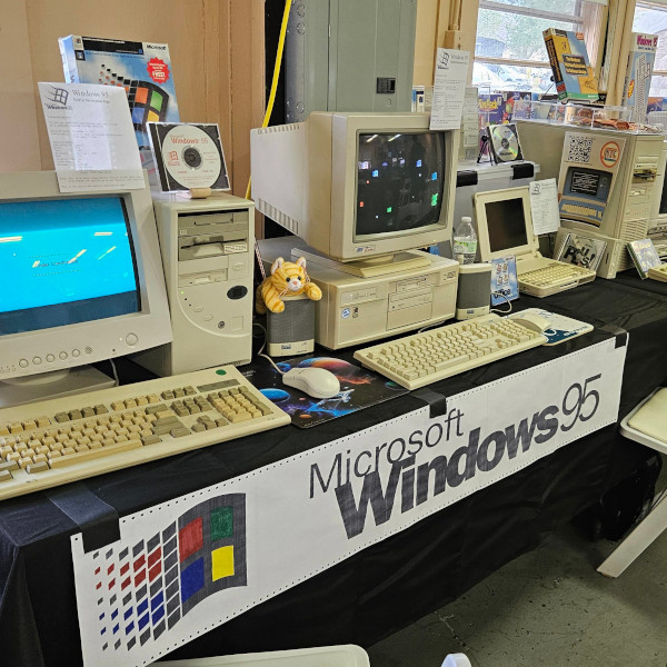 Celebrating 30 Years Of Windows 95 At VCF | Hackaday
