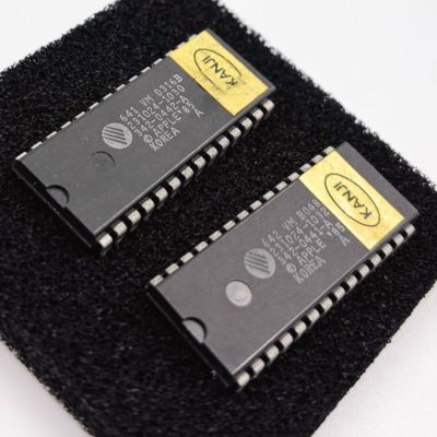 The two 128 kB EPROMs containing the special MacIntosh Plus ROM image. (Credit: Pierre Dandumont)