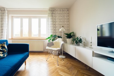 A contemporary living room. (Source: Wikimedia)