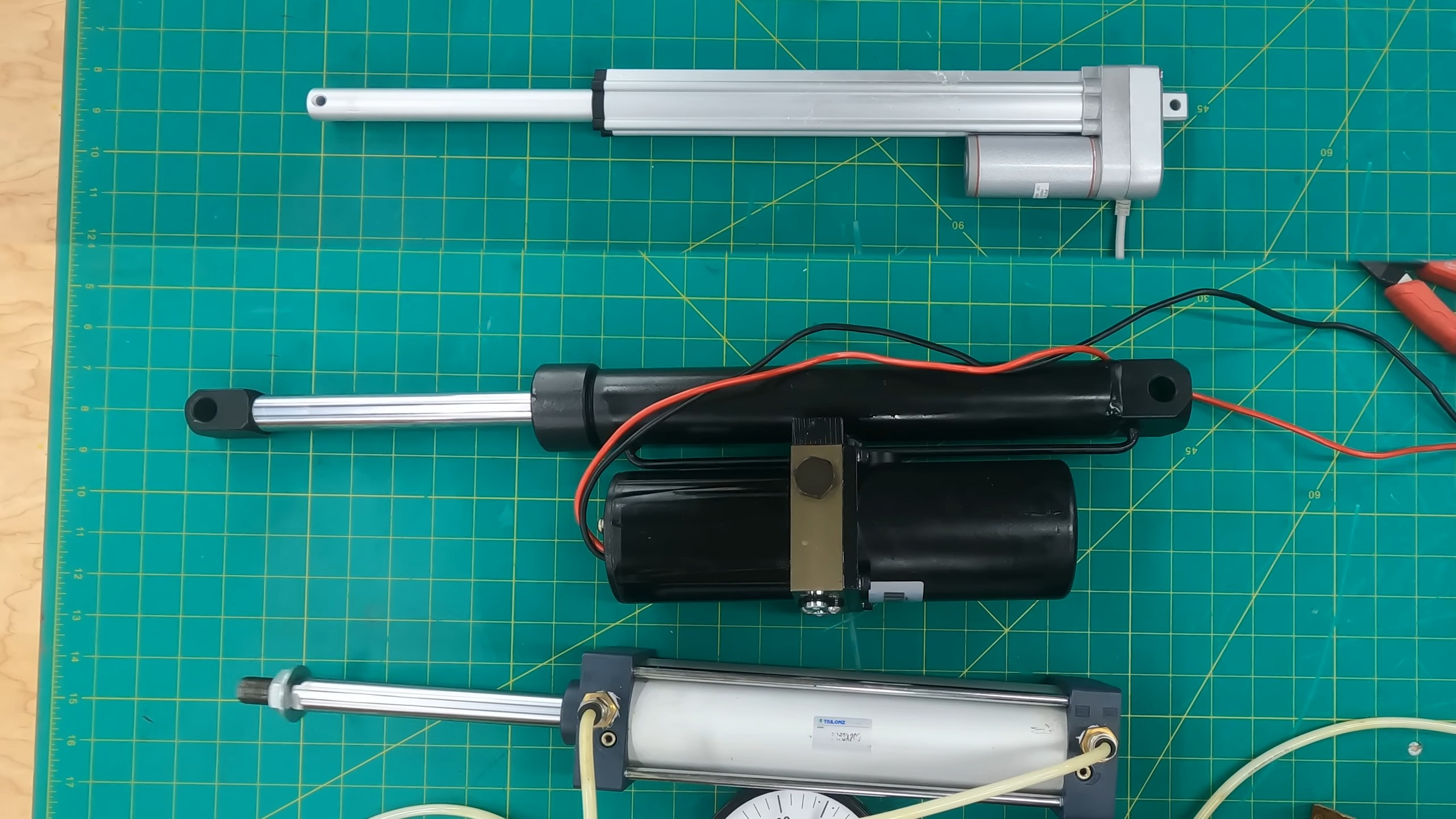 The Ultimate Guide To Linear Actuators – YouTube – 0-11-24 | Hackaday