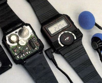 A wristwatch featuring the TDA7000 FM radio receiver IC. (Credit: Philips Technical Review)