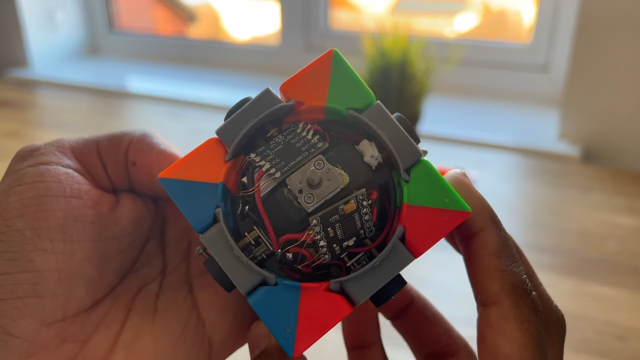 Building a Rubik s Cube That Solves Itself