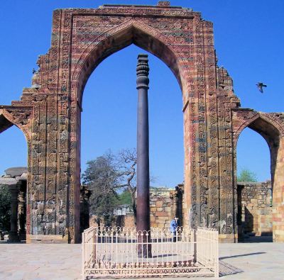 The Iron pillar of Delhi, erected around 400 CE. (Credit: Sujit Kumar, Wikimedia)