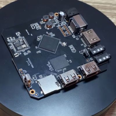 The fake H313 TV box SBC in all its glory. (Credit: Oleksii's Tech, YouTube)