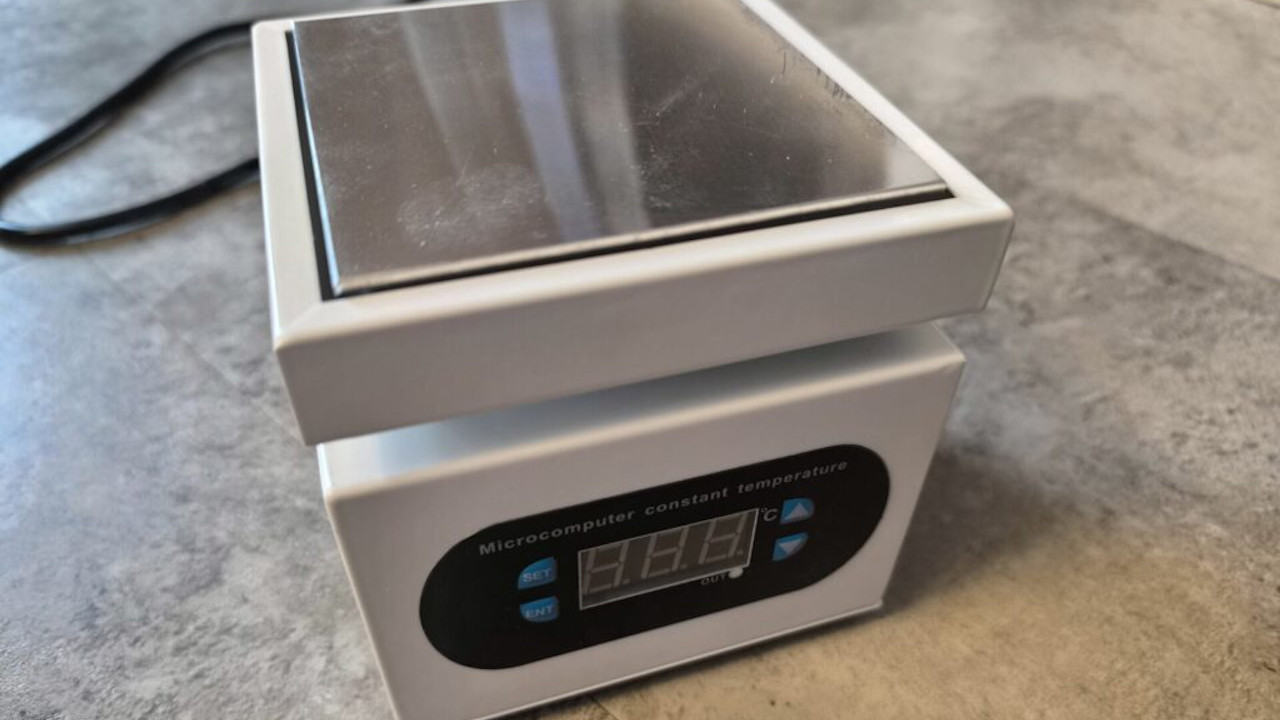 Cheap 10x10cm Hotplate Punches Above Its Weight