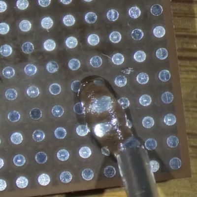 Riesba NC-559-ASM flux being applied. (Credit: Bits und Bolts, YouTube)