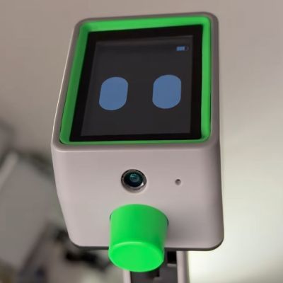 Downward-facing camera and microphone in the arm. (Credit: Techmoan, YouTube)