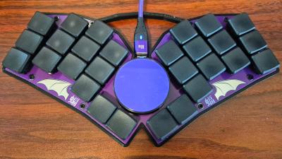 A black and purple bat-shaped monoblock split with a 40 mm track pad.
