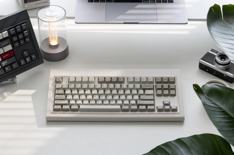 The Smurve80 in greige with a silly Amazon-esque logo that almost ruins it. 