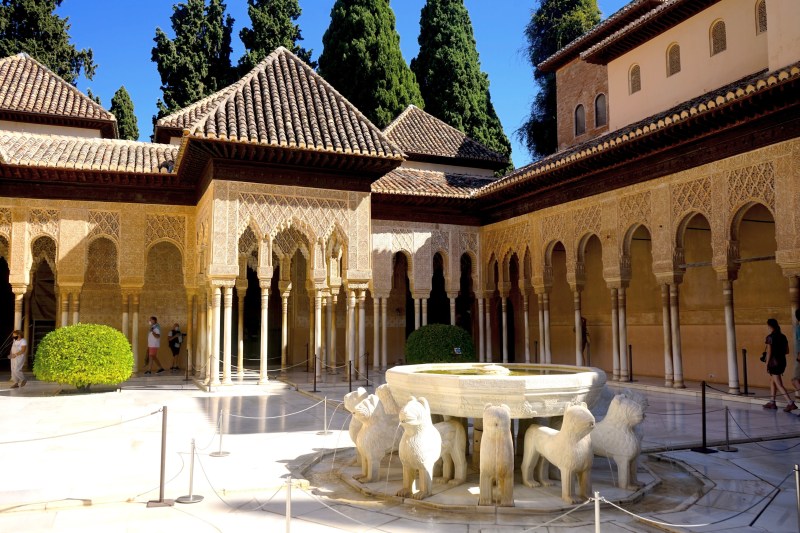 Court of the Lions and its fountain in 2021. (Credit: Sean Adams, Wikimedia)