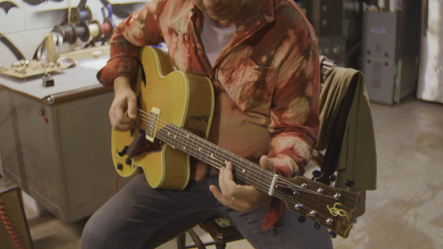 Luthier Crafts Guitar from Cardboard