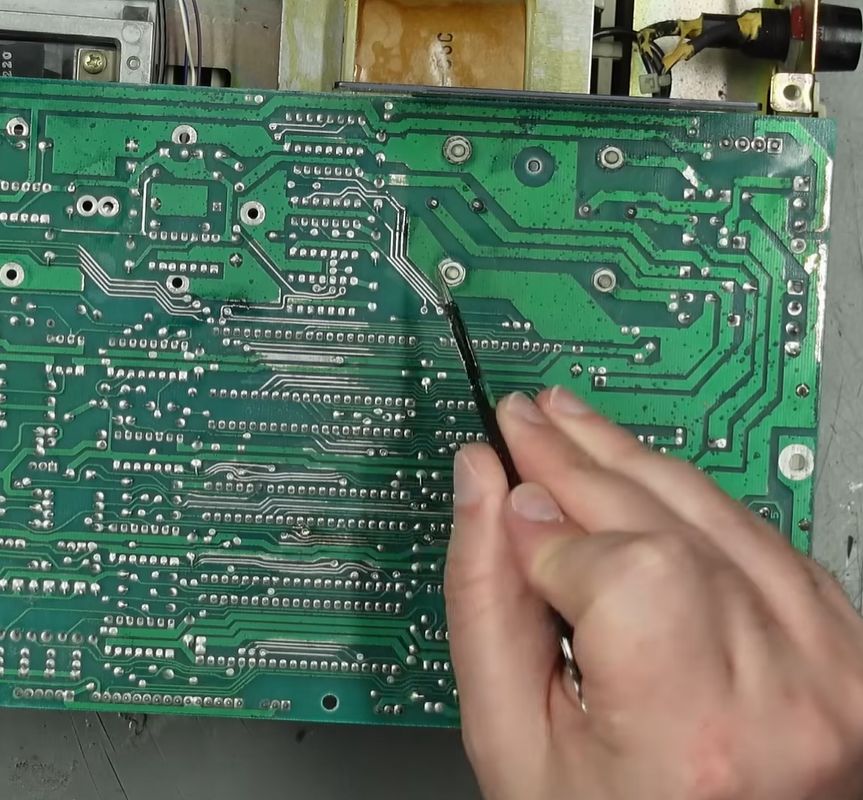 コンピューター Using a Commodore 1541 floppy drive as a KIM-1 computer « Adafruit