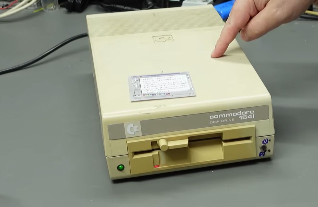 Diagnosing a Mysterious Fault with a Commodore 1541 Disk Drive