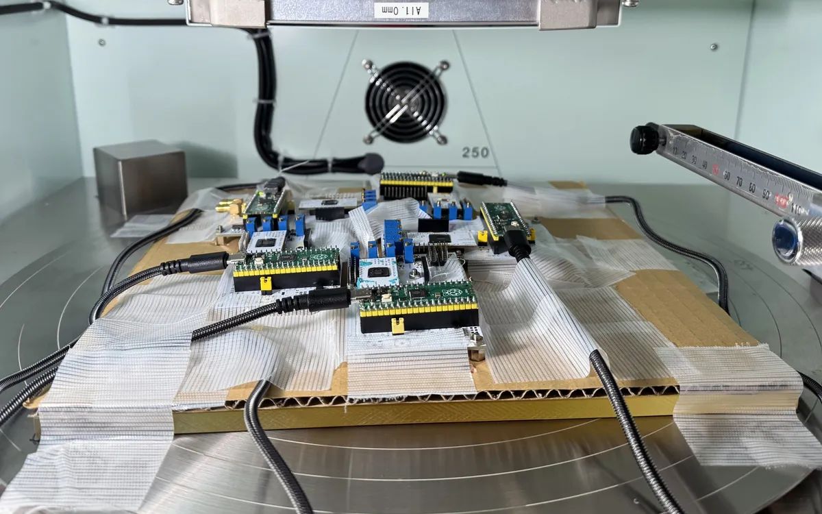 Self-healing CMOS Imager to Withstand Jupiter s Radiation Belt