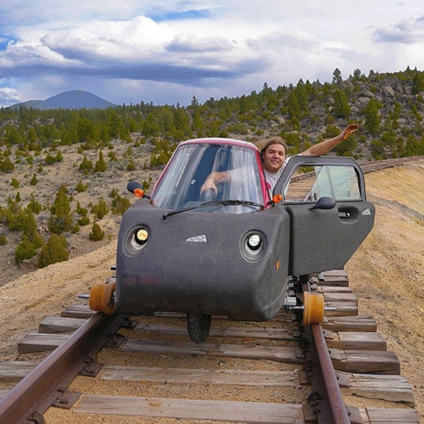 hackaday.com - Bryan Cockfield - Quirky Electric Car Rides The Rails