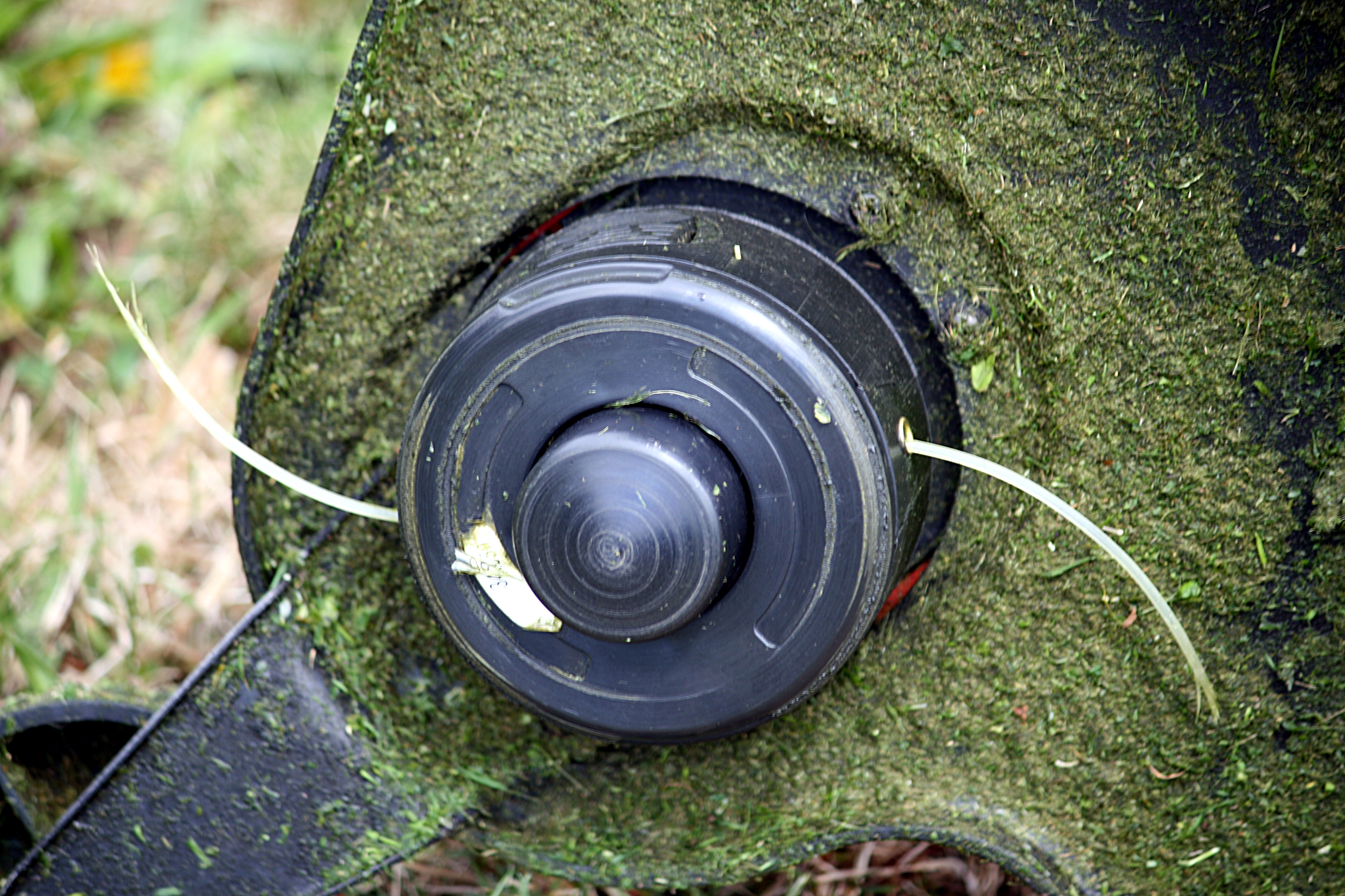 Tech in Plain Sight: The Mechanics of String Trimmers