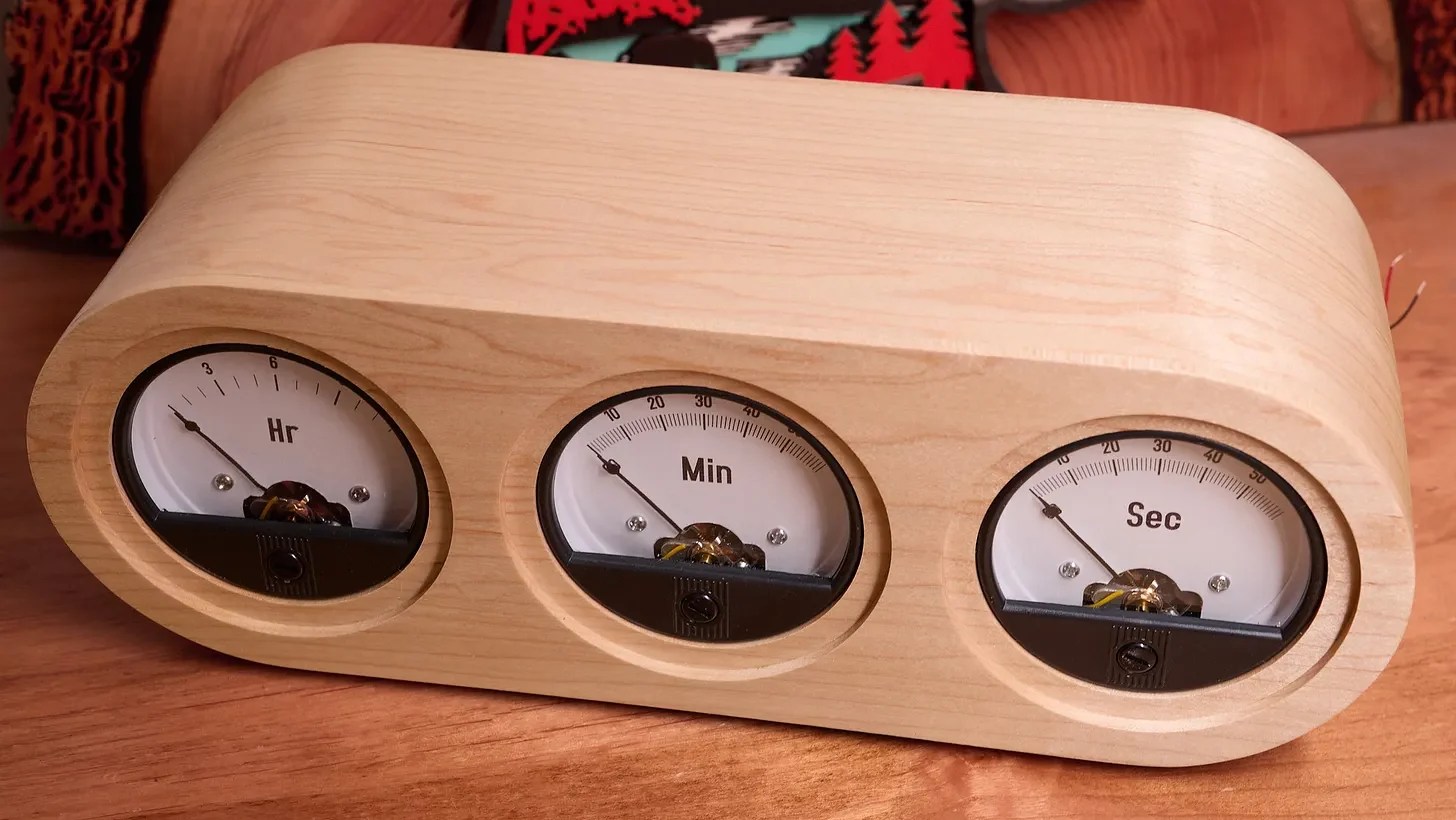 Analog Voltmeter Clock: A Timeless Fusion of Retro Dials and Modern Microcontrollers
