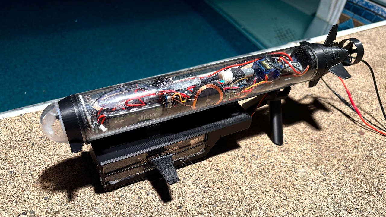 Autonomous Submarine Relies On Color Detection