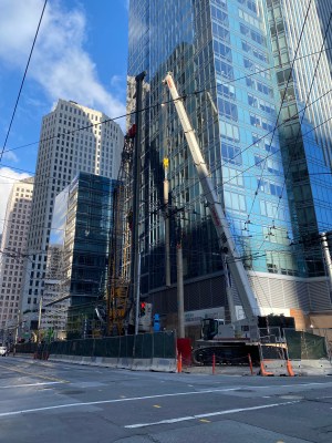 Hot-patching the Millennium Tower in 2022. (Credit: ArnoldReinhold, Wikimedia)