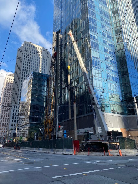 Hot-patching the Millennium Tower in 2022. (Credit: ArnoldReinhold, Wikimedia)