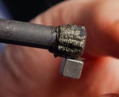 Coating of iron deposited on the electrode. (Credit: NightHawkInLight, YouTube)