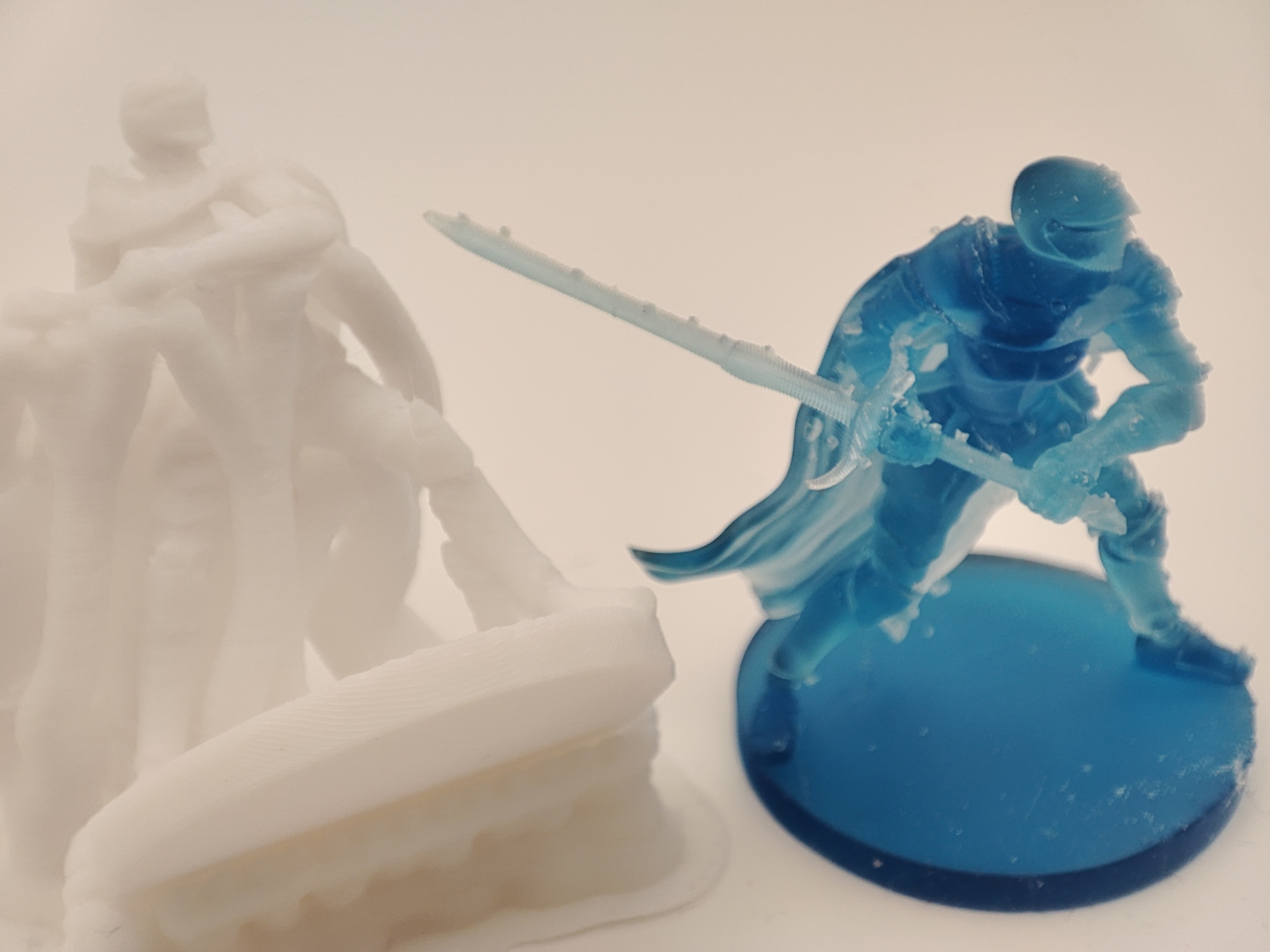 FDM figurine vs SLA figurine. (Credit: Maya Posch)