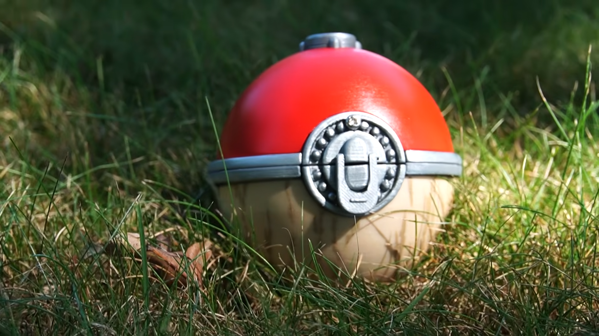 Functional Jumping Pok ball from an Ancient Pok mon World