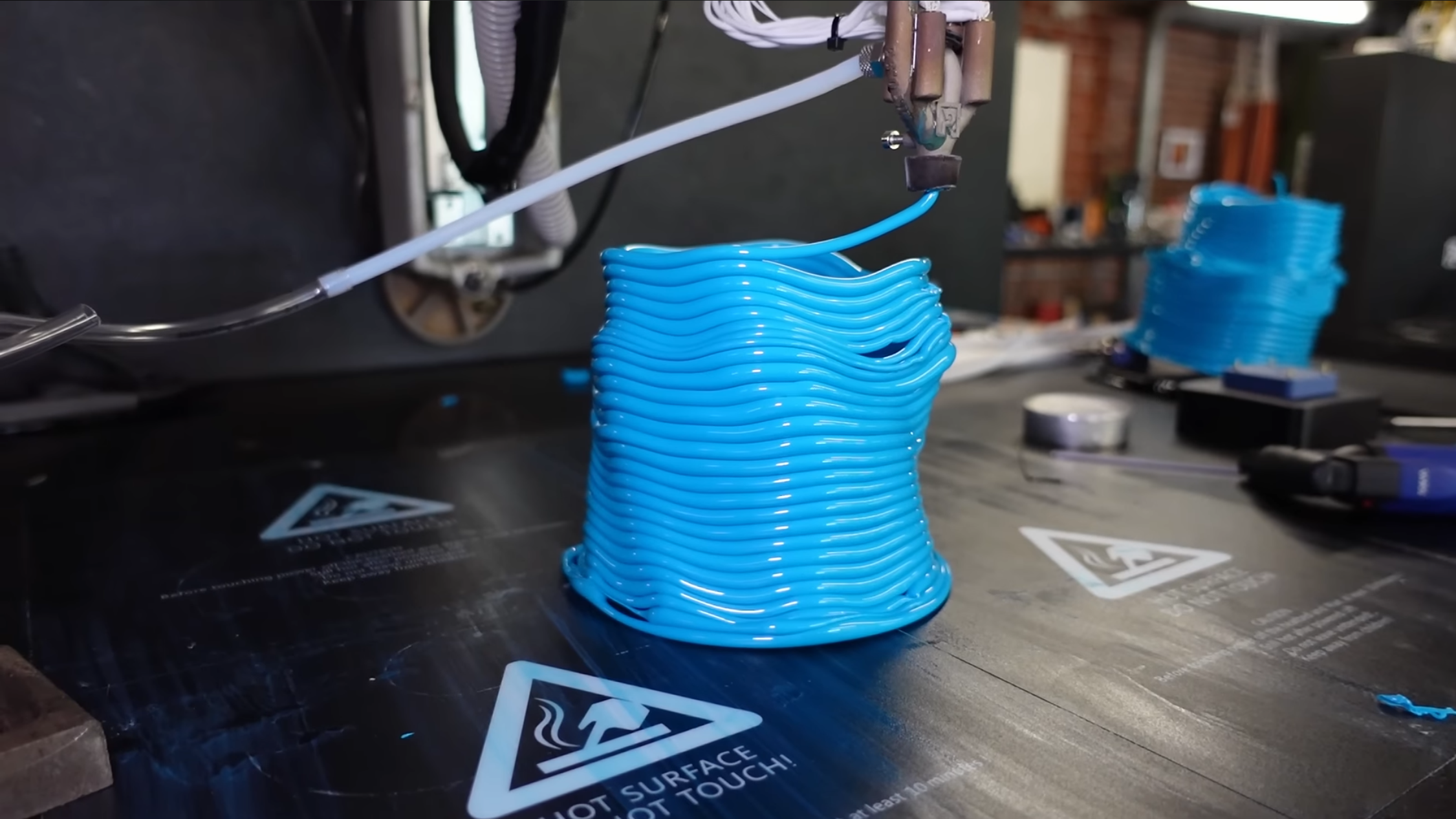 Continously Extruding 3D Printed Tubes with Compressed Air