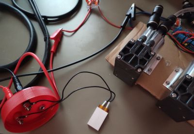 Banana plug terminals และ PTC heater ในชุดทดลอง vacuum drying