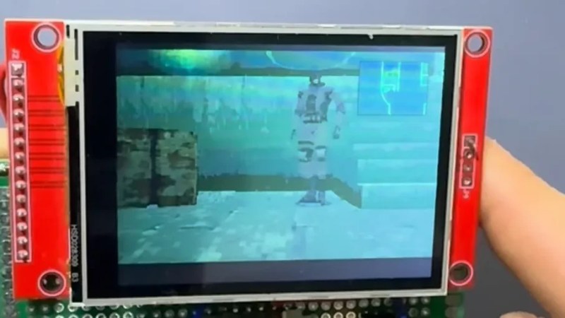 The many polygons of Solid Snake on an ESP-driven LCD