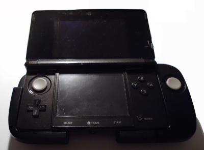 Nintendo 3DS with Circle Pad Pro accessory installed. (Credit: Umweltschützen, Wikimedia)
