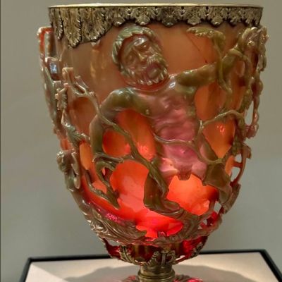 The Lycurgus cup with light shining through it. (Credit: Chappsnet, Wikimedia)