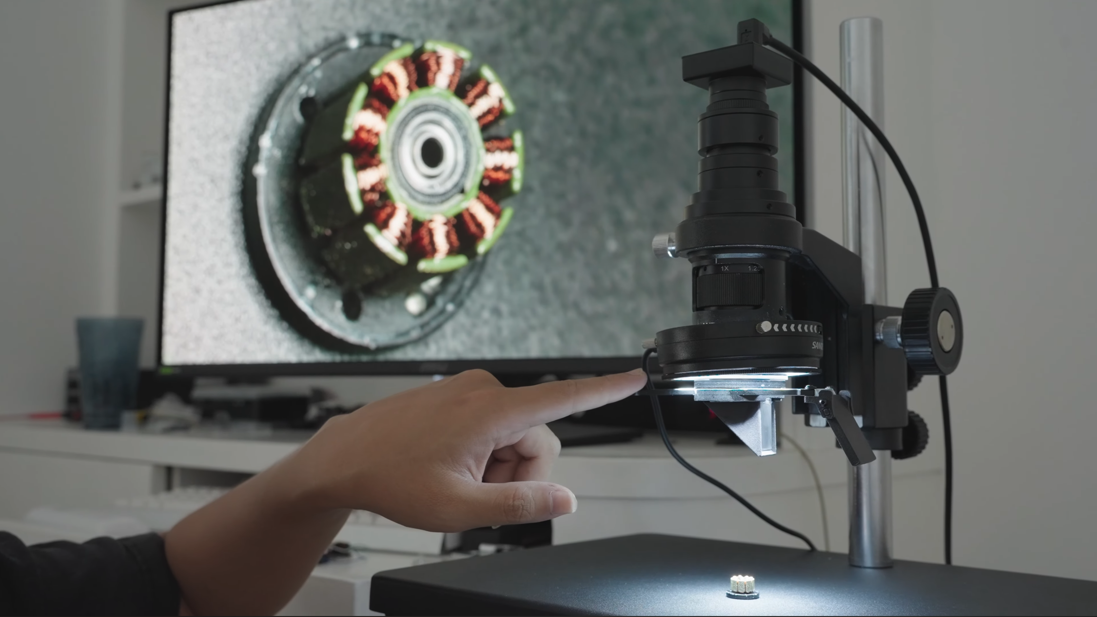 Building a Microscope with a 3D View